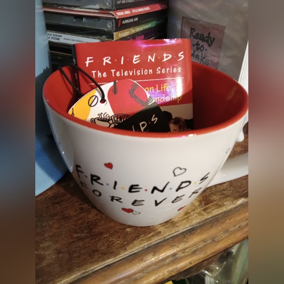 Cup and book FRIENDS gift NWT - Picture 5 of 10